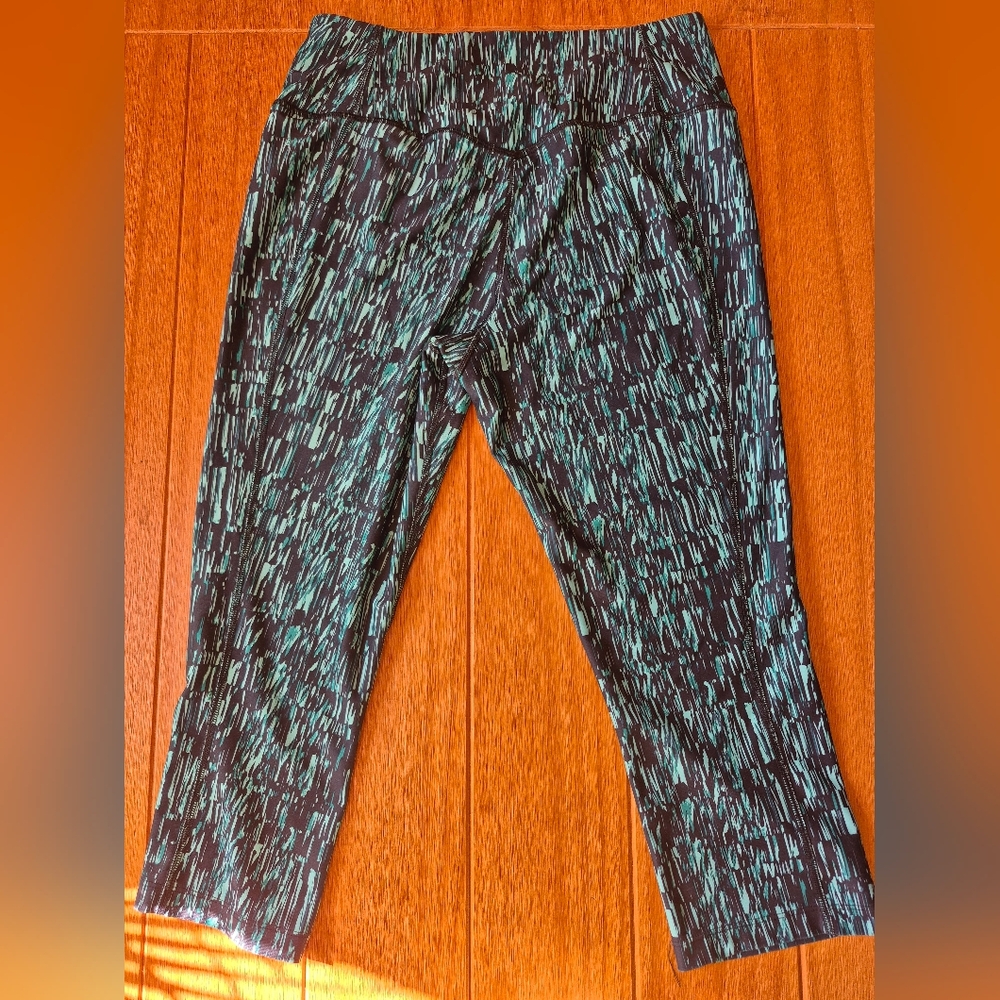 Nike Dri-Fit Capri Leggings - Size Medium‎ - Picture 3 of 4